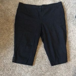 Women’s Black Capris